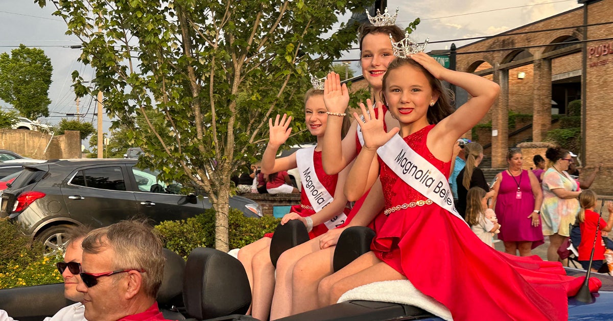 WATCH Miss Mississippi Parade sparkles through downtown Vicksburg