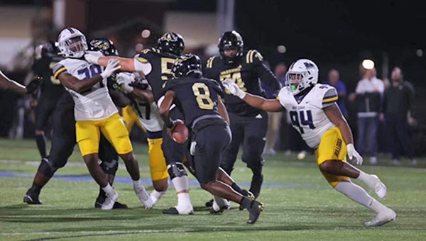 MACCC Football Roundup: Fromer WC star Hall leads Gulf Coast to